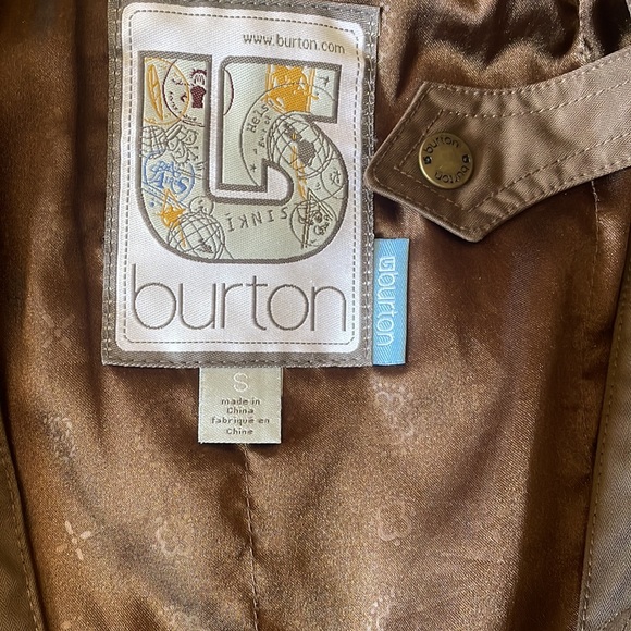 Burton snowboarding/ski jacket. - Picture 2 of 4